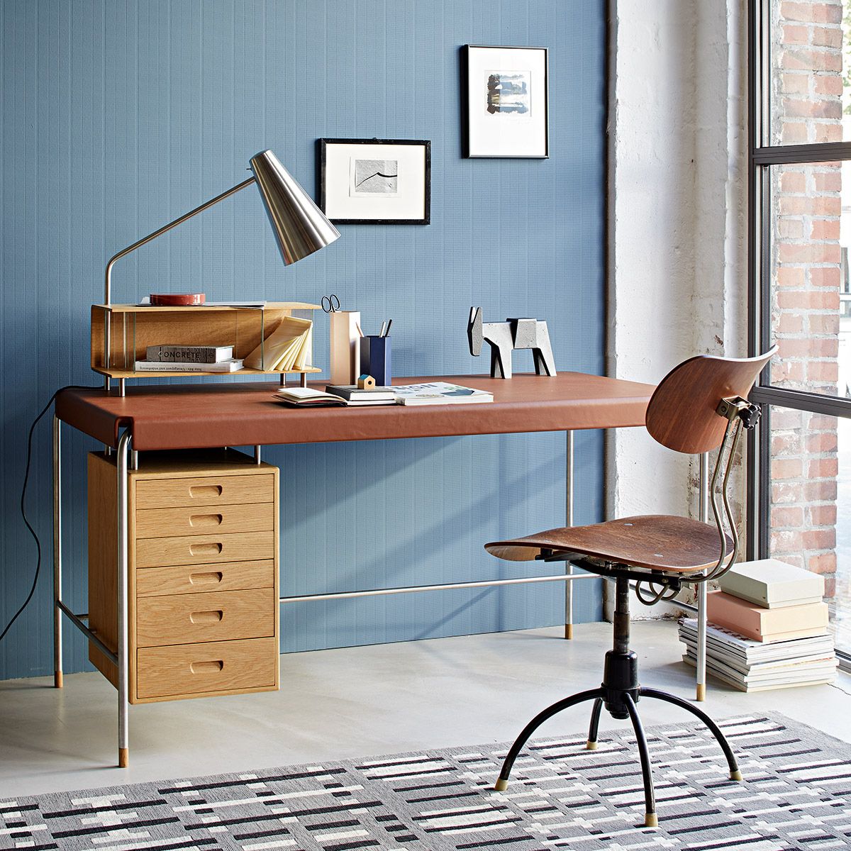 10 trendy desks to adopt for back to school